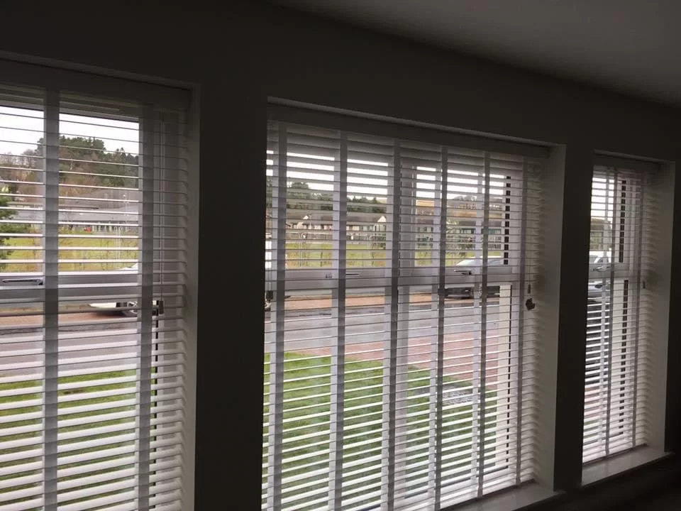 Wood Venetian blinds